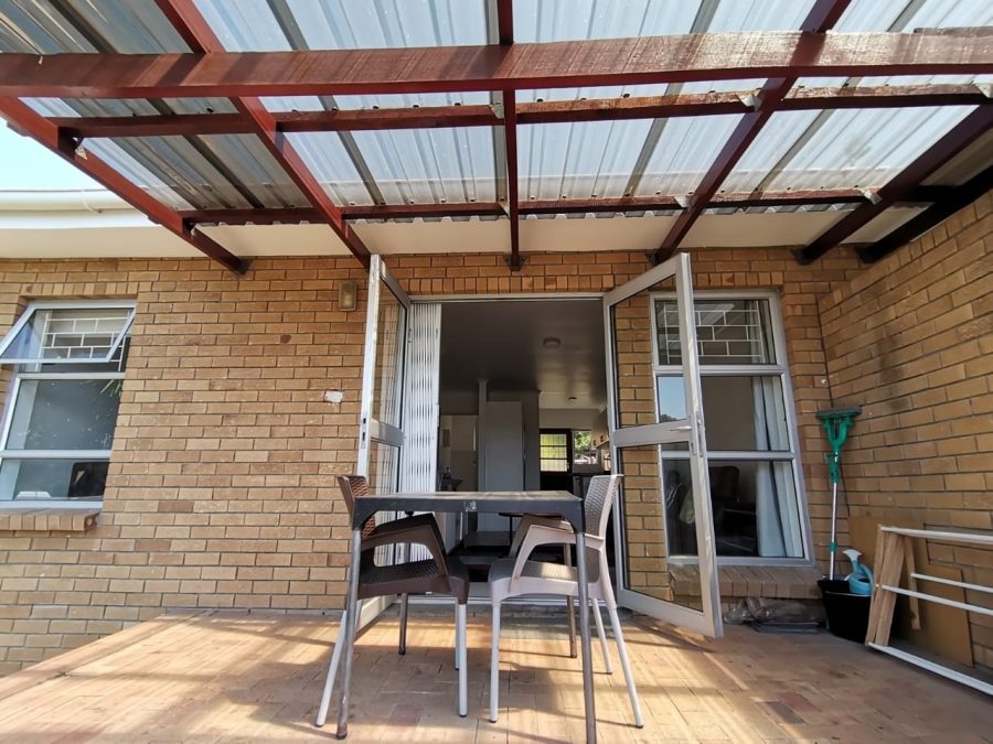 2 Bedroom Property for Sale in Oakglen Western Cape